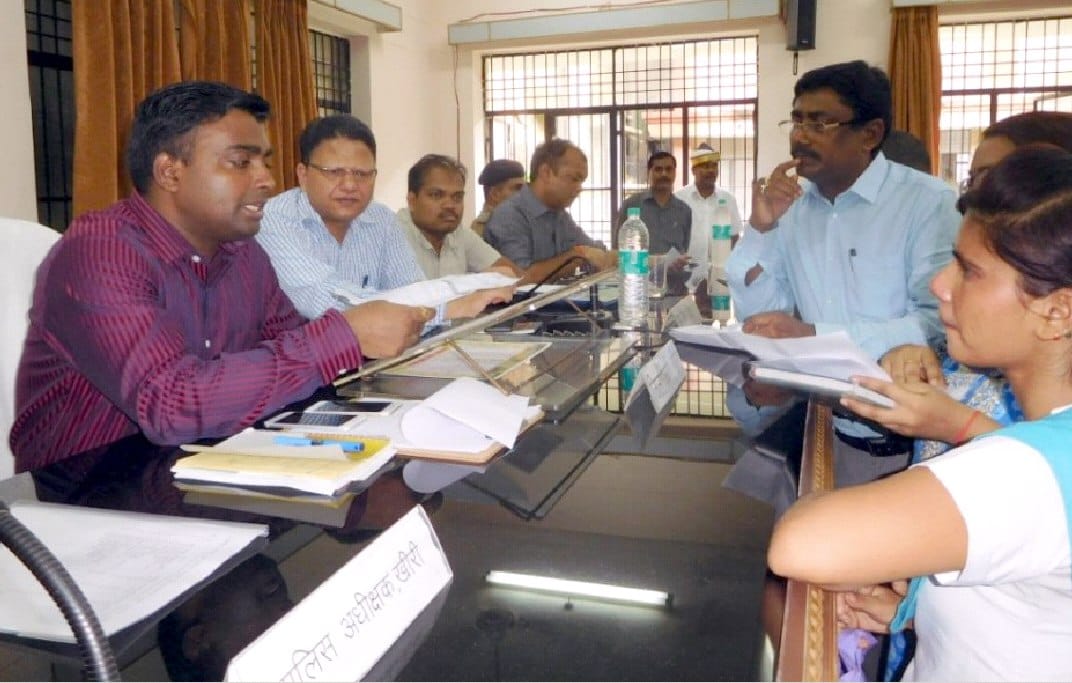 DM Lakhimpur heard complaints Friadion