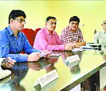 Give priority to the settlement of complaints