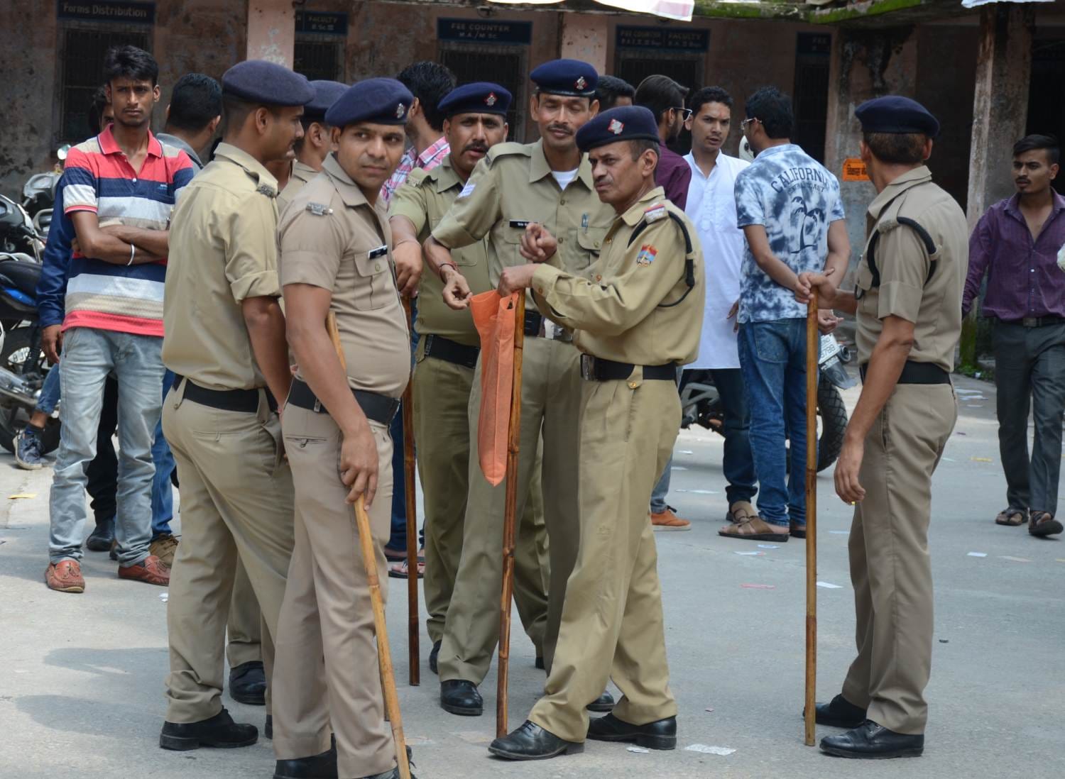 fight between student in dav pg college dehradun