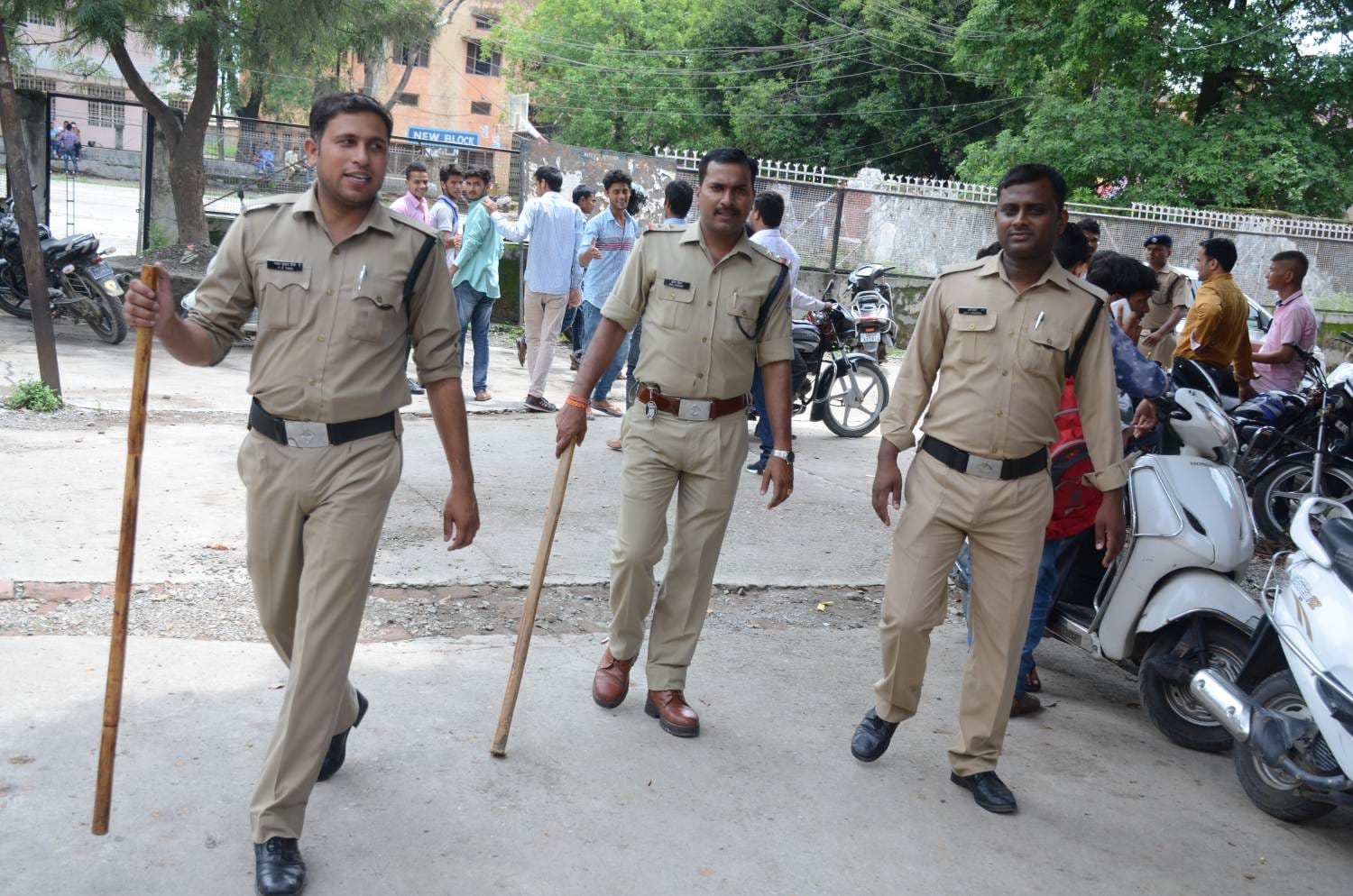 fight between student in dav pg college dehradun