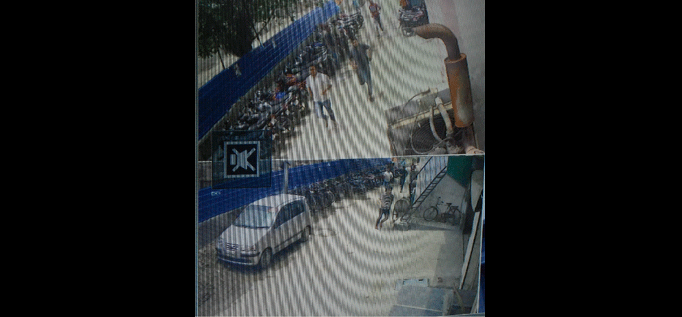 Broad daylight firing in office of business