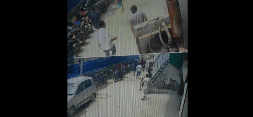 Broad daylight firing in office of business