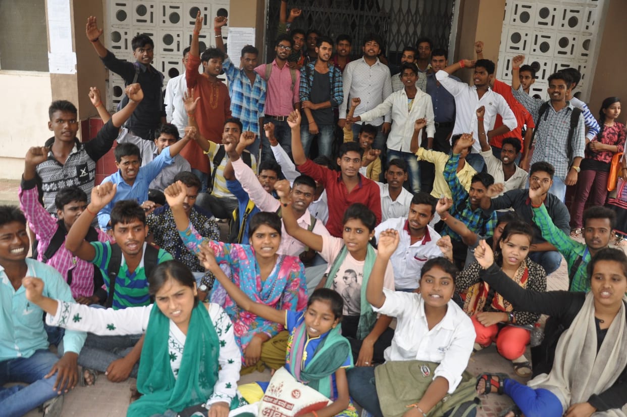 protest of students to increase seat, rally