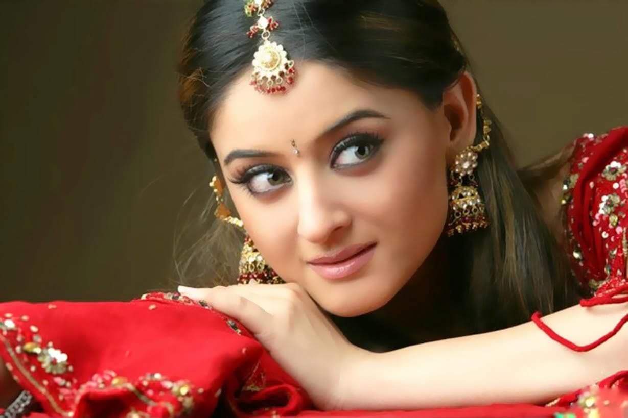 birthday special mahi vij slapped a man in night club