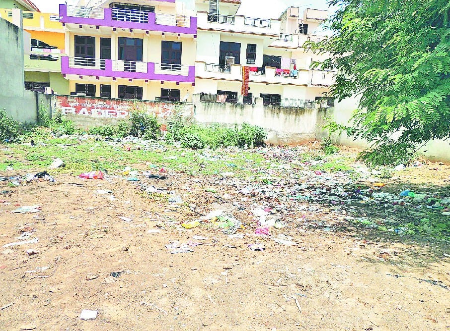 in narnaul, secter-1, sanitary worker not come