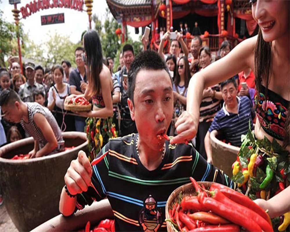 Man wins pepper-eating contest by eating 2.5 kg chilies in just 2 minutes