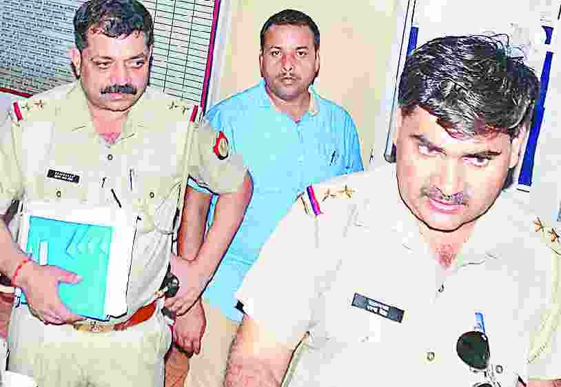 police ki aadhi aduri