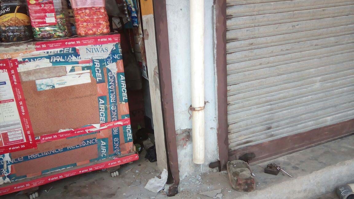 thefts in three temple and two stores