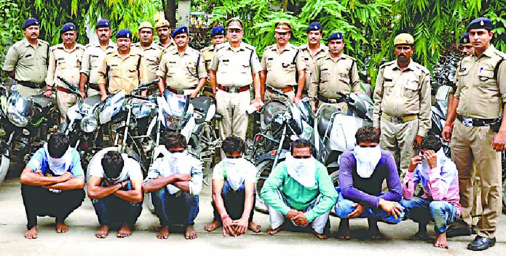 Seven members of the inter state vehicle thives arrested 