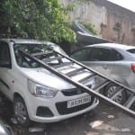 कई जगह पर कार पर पेड़ गिराने से भारी नुकसान
