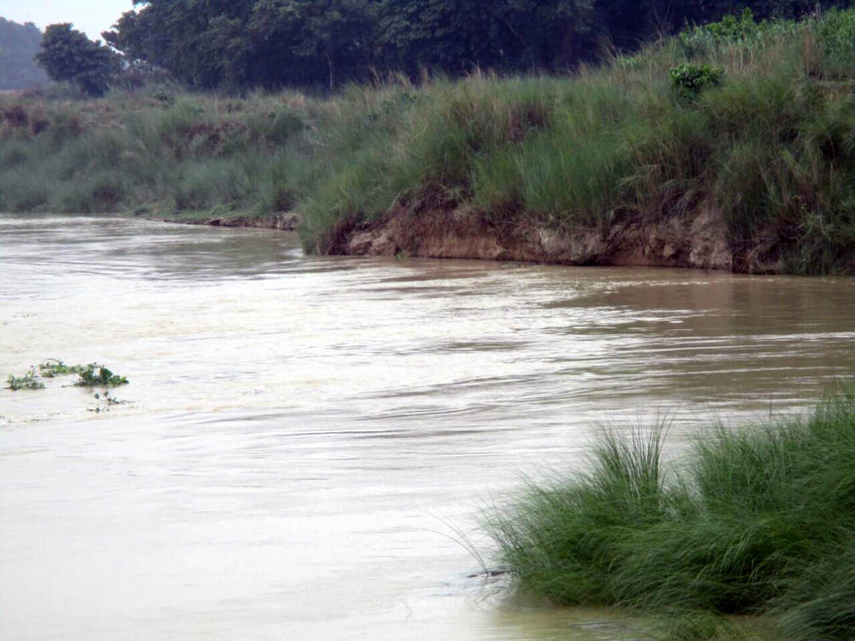 Gorra and raise the water level of the river Rapti