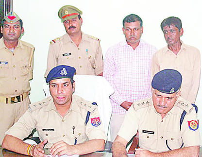 Two prize Giftar absconding