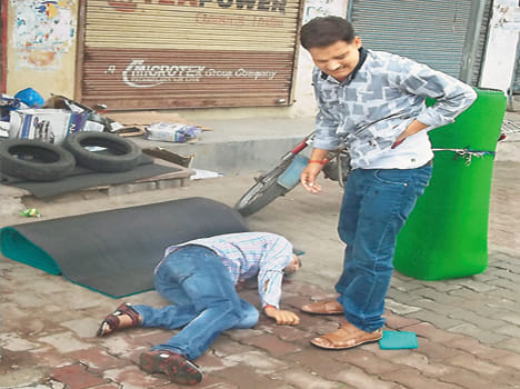 Shopkeeper shot the two soldiers in jalaun