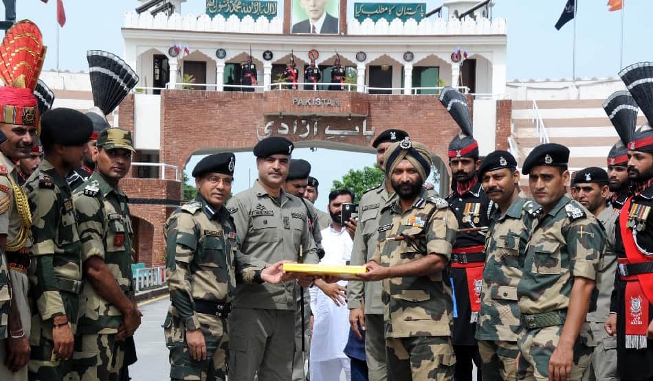 EID at wagah border: Dessert gifted by Pak Rangers to BSF officers