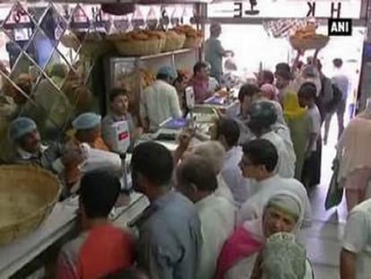 Eid shoppers flock to markets
