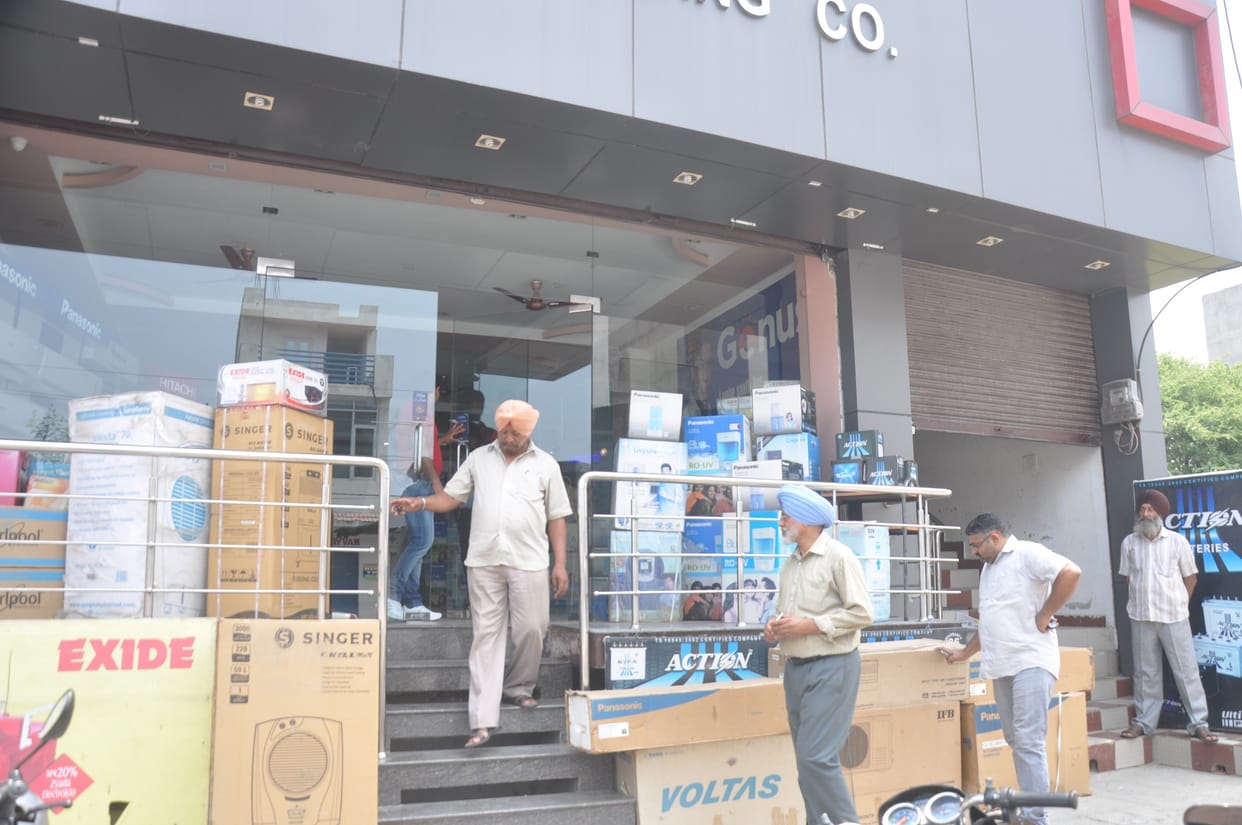  theft of millions from Electronic store