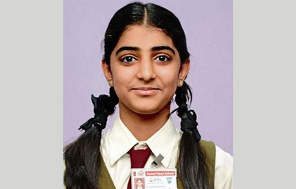 sakshi gets admission in vaze kelkar college