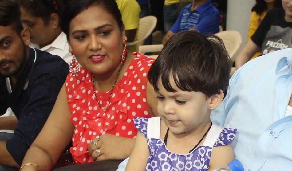 great khali daughter avleen and wife harpinder visit at chandigarh