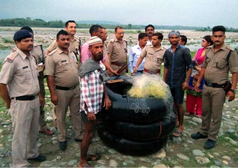 12 people rescued from flood in vikas nagar