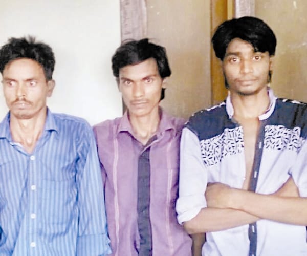  Police caught a rich thief.