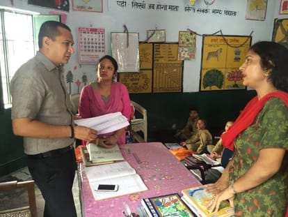 dm rajshekhar inspection in lucknow primary school
