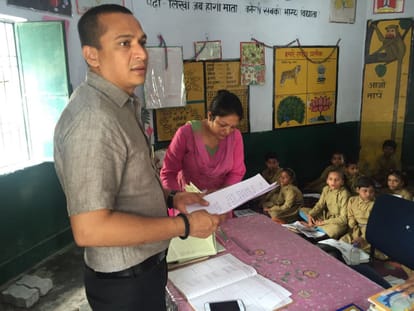 dm rajshekhar inspection in lucknow primary school