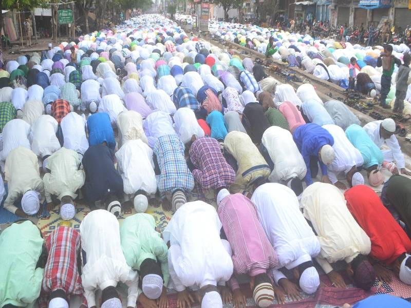 mulk kee salaamatee kee dua ke baad bole eed mubaarakabaad