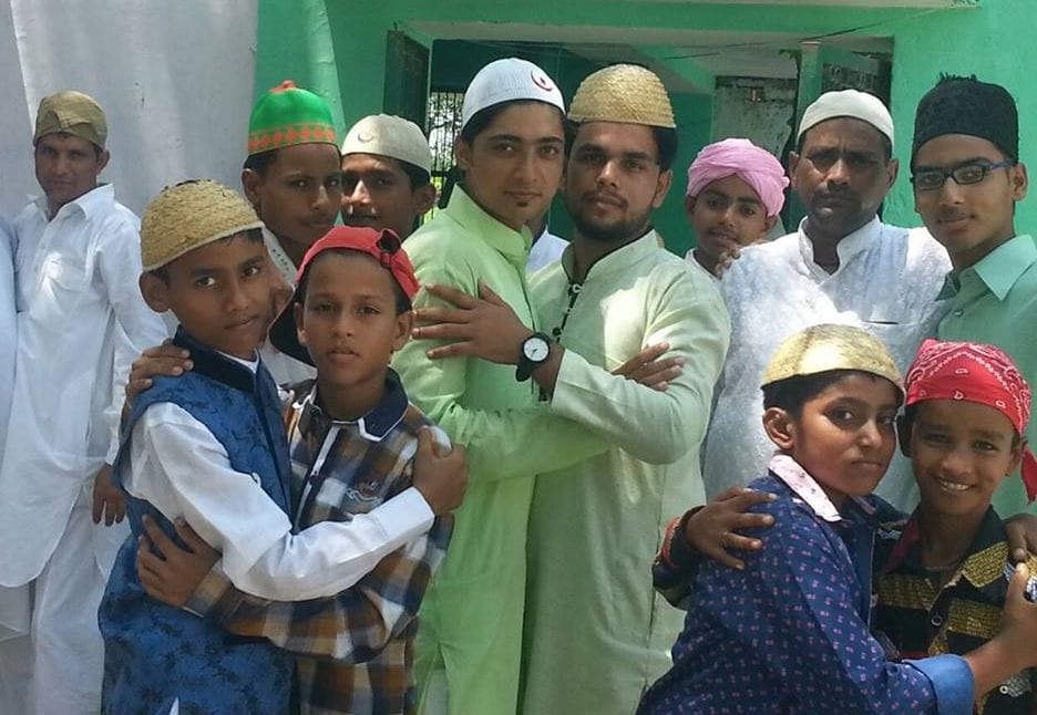 Read special prayers in mosques Idgahon