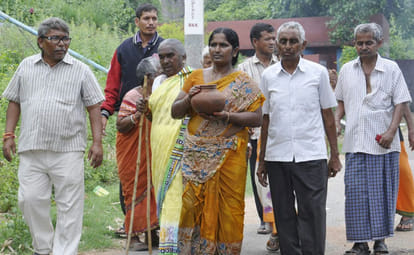 Hindu Man Died In Telangana; When Son Refused, A Muslim Woman Cremated Him