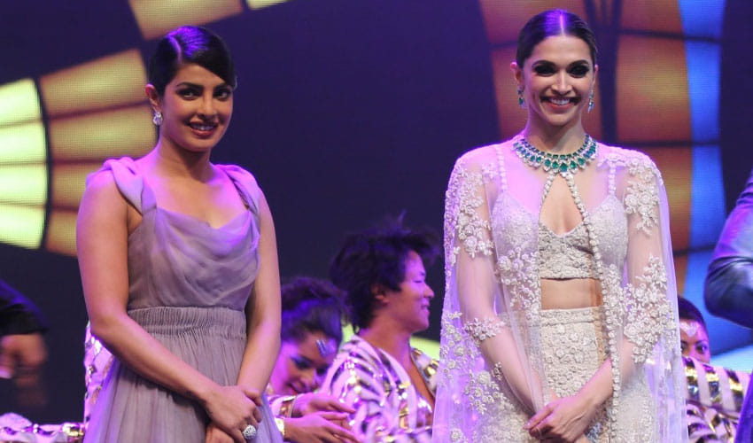 these international girls have fire on iifa stage