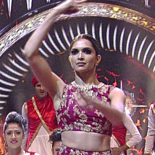 these international girls have fire on iifa stage
