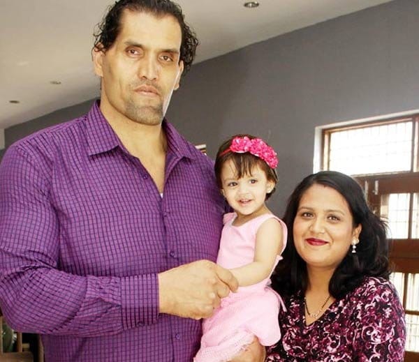 great khali daughter avleen and wife harpinder visit at chandigarh
