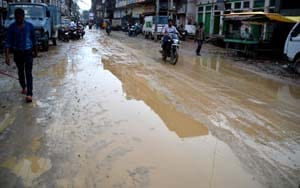 Debris , mud hebena Bai Ka Bagh , Rambagh roads