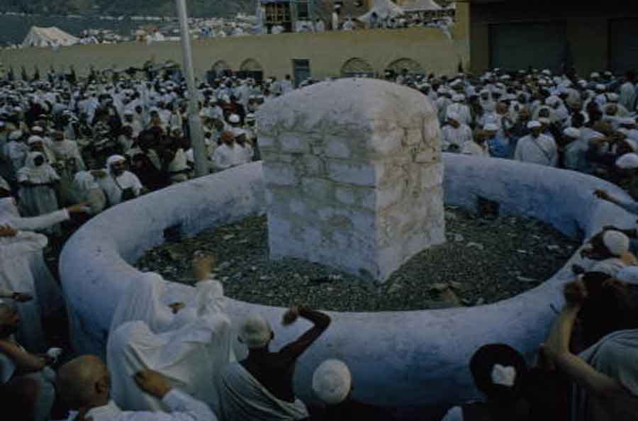 story behind stoning of the devil in hajj
