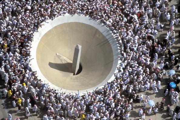 story behind stoning of the devil in hajj