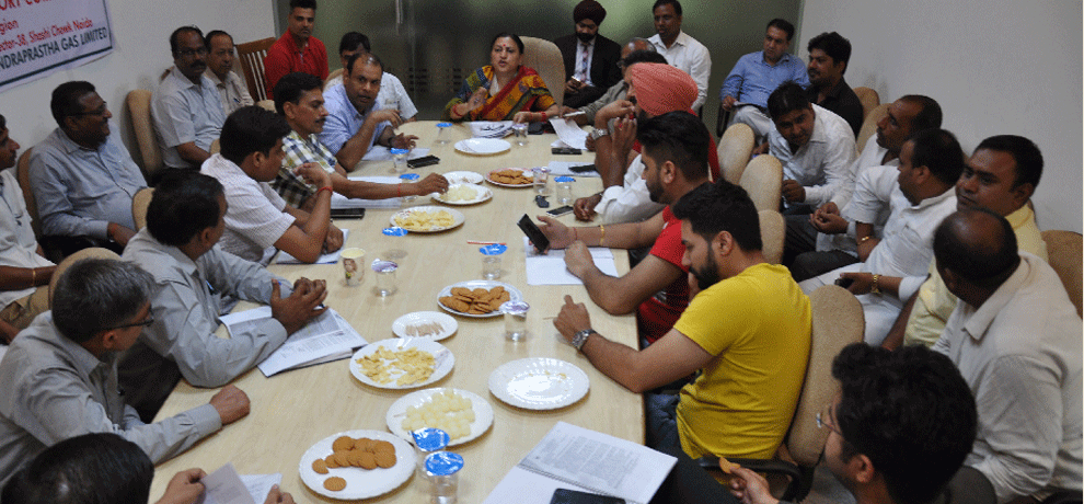 Investors Meet descended private bus operators, contract buses Invitation