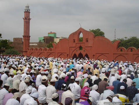greetings after eid prayer in mathura