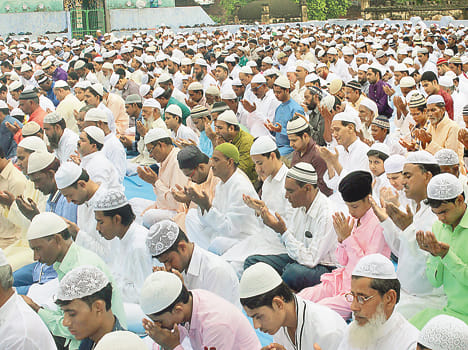 Thousands of hands were praying for peace
