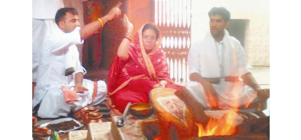 Pratibha singh paid obeisance at kaleshwar temple