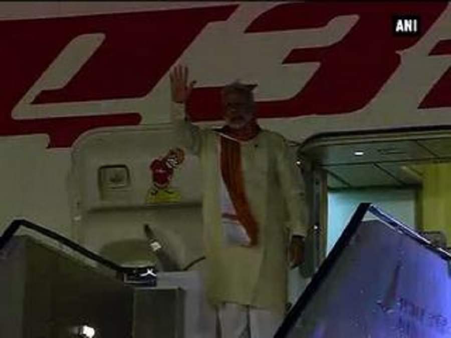 अफ्रीका के लिए रवाना मोदी