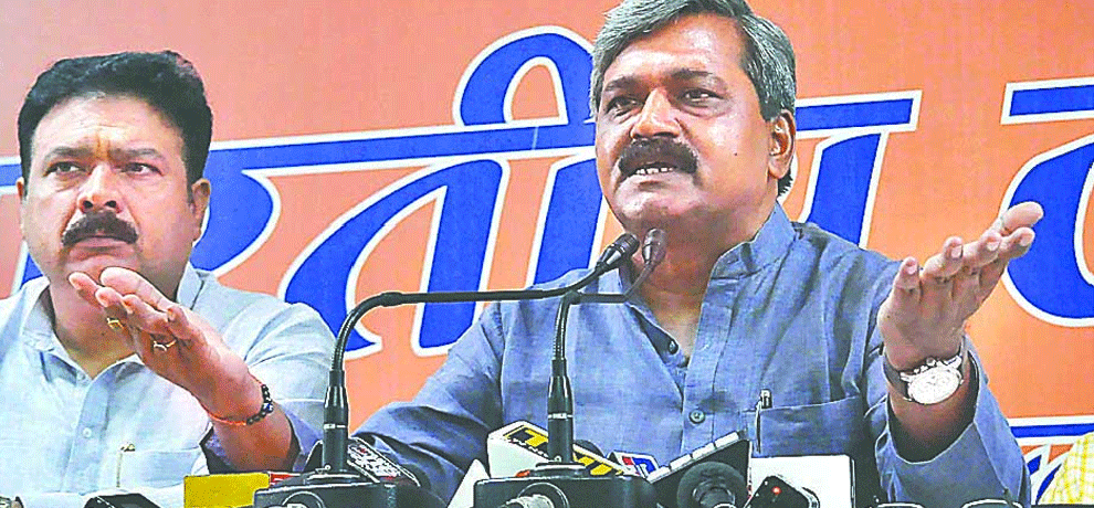 aap problems in delhi helping satish upadhyay to keep his seat safe