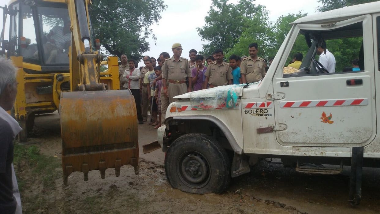 They drove cattle smuggler who fled leaving the vehicle