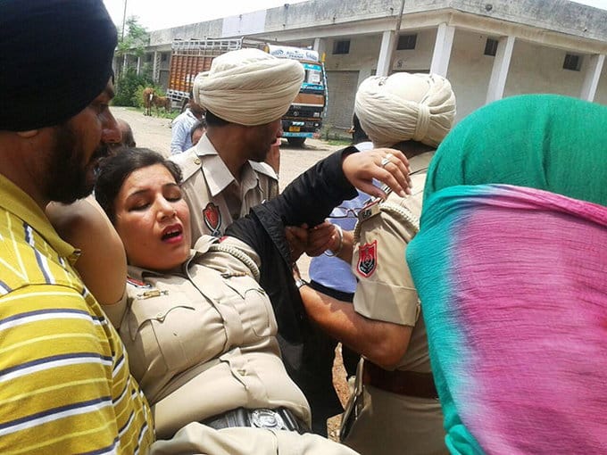 accident, lady constable accident, truck hit activa rider lady constable, pathankot