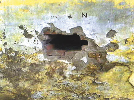 Detention session in the wall with a seven prisoners escaped Nkb