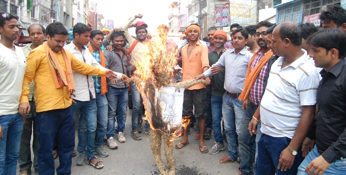 Hiyuwa workers burnt effigies of Zakir