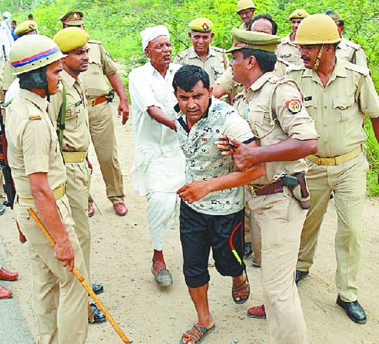 lathicharged on Farmers arrived demand compensation 