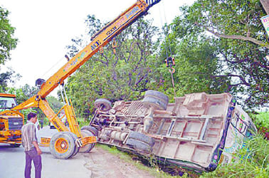  Private bus upturned, 24 injured