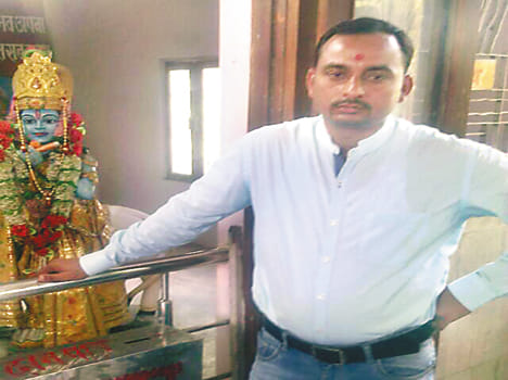 Shopkeeper wounded soldier shot dead
