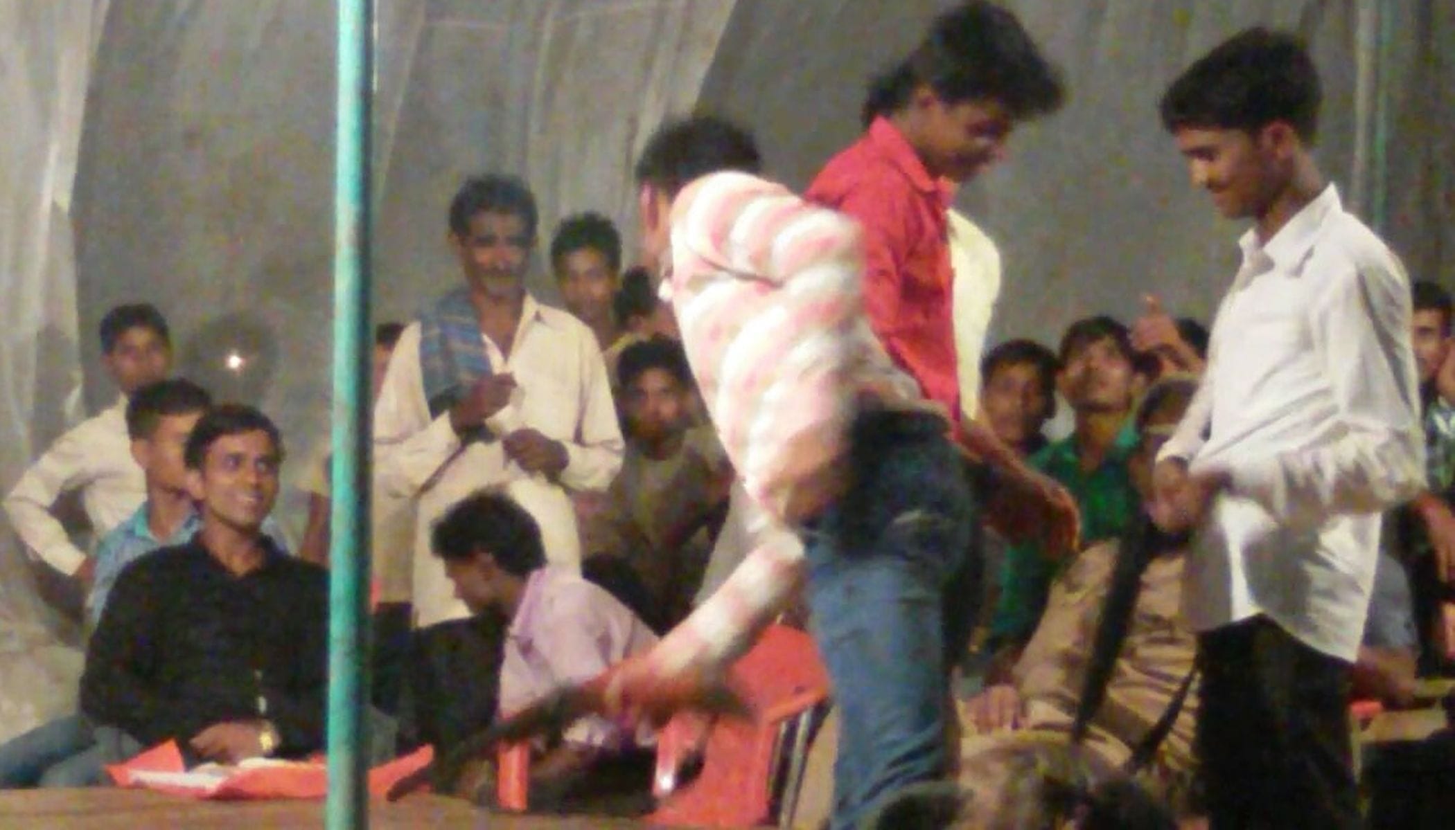 cop suspended in sitapur after dance video going viral