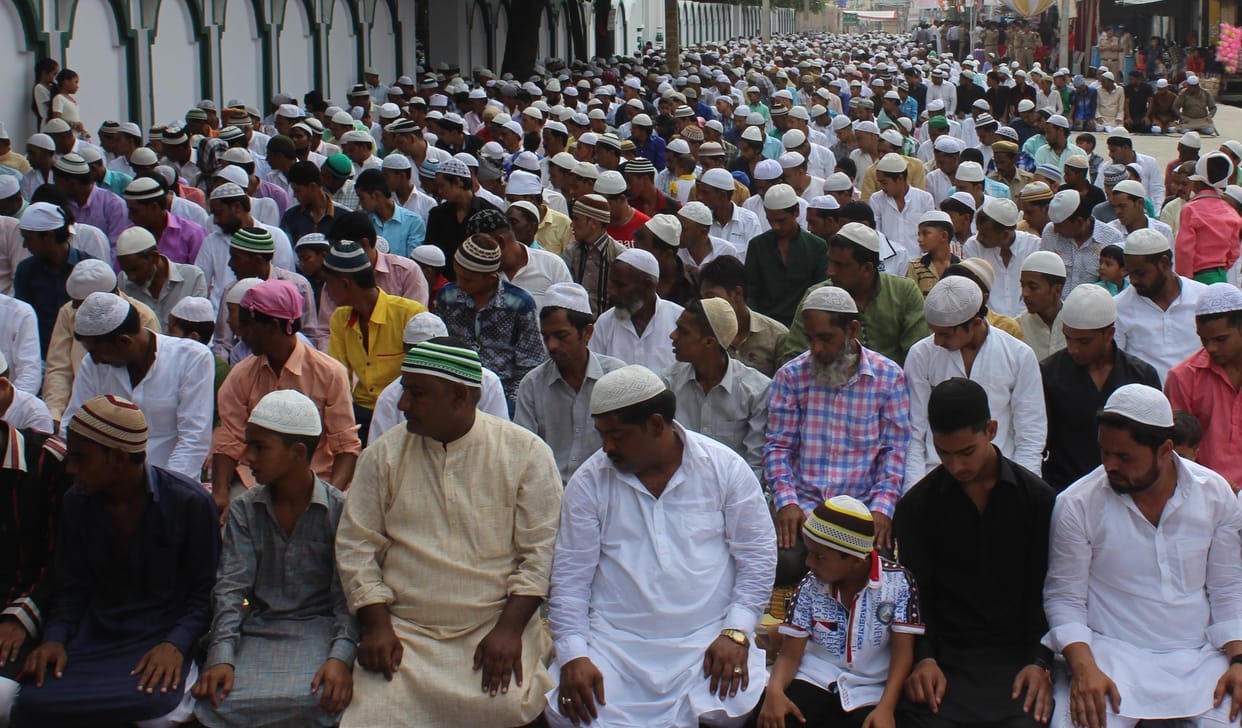 Eid prayers were for peace in the hands of thousands